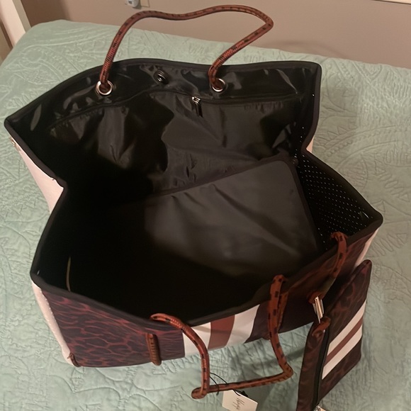 Laken Paige Neoprene large Tote in Leopard Print - Picture 6 of 8